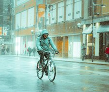 Sicher radeln bei Schnee und Eis: Wintercheck für Fahrrad und E-Bike