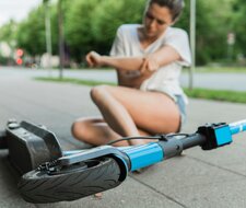 E-Scooter-Unfälle steigen: TÜV-Verband fordert Ausbau der Zweiradinfrastruktur