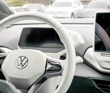 Digitale Auto-Cockpits: Hoher Nutzen, hohes Risiko