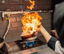 Gänsebraten oder Weihnachtskrapfen: Sicherheits-Tipps für das Backen und Braten an den Feiertagen